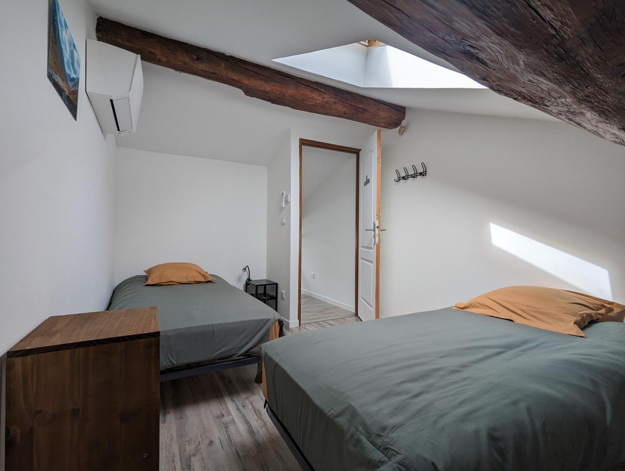 Le Cinoche, Cocon Sous Les Toits Apartment